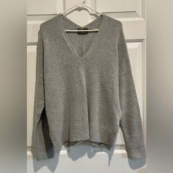 Kerisma EUC Size M/L Heather Gray V-Neck Sweater - Picture 1 of 4